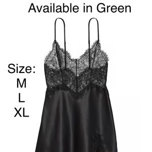 VICTORIA'S SECRET
Lace Plunge Slip - NEW